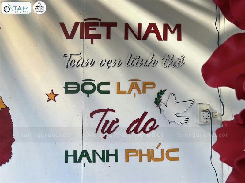 Bộ chữ gỗ Việt Nam hạnh phúc [Gỗ nhẹ - KT 95x90cm] CHU-GO-24